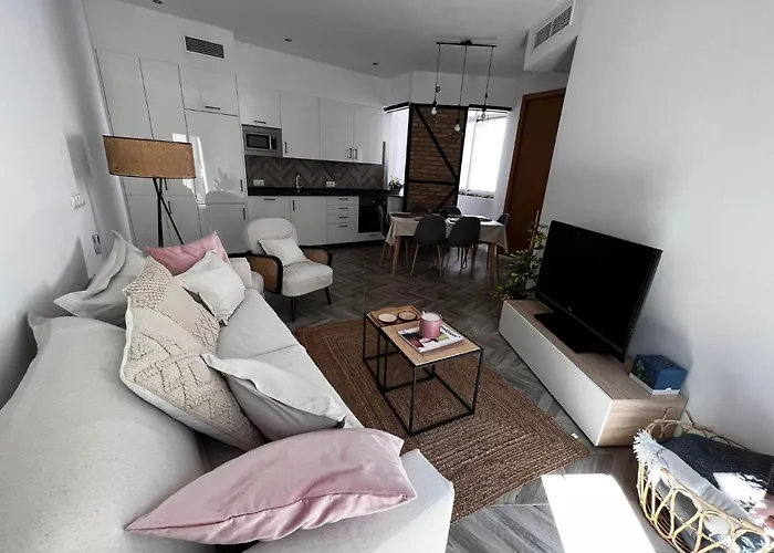 Luxury New 6 Pax Apart Downtown.