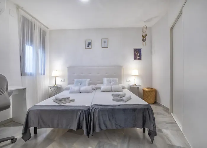 Encanto En La Juderia: Apartamento Con Patio