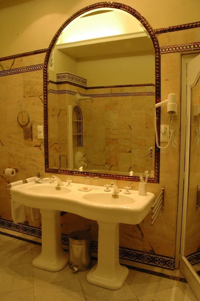 Casa De Azulejos
