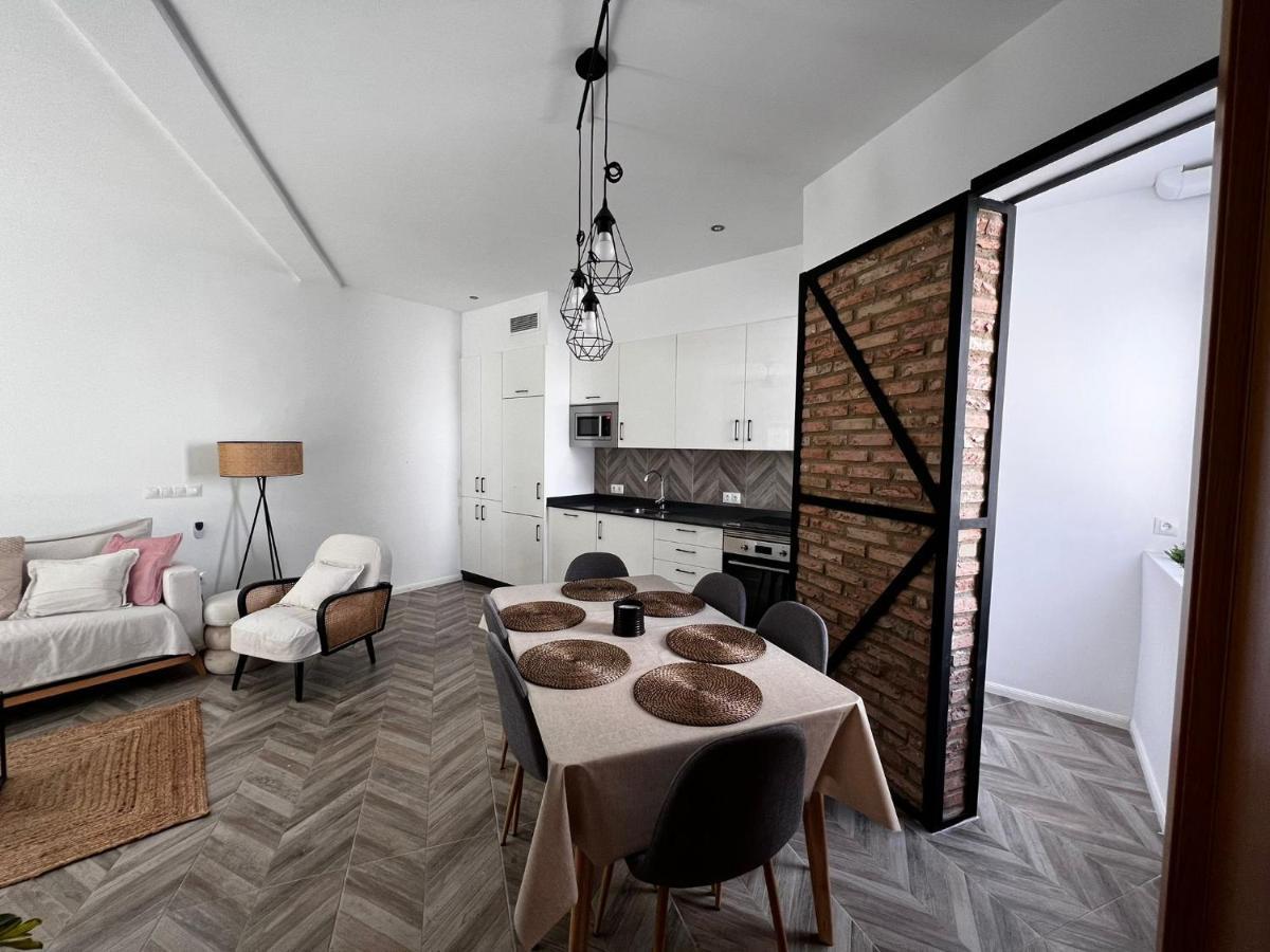 Luxury New 6 Pax Apart Downtown.