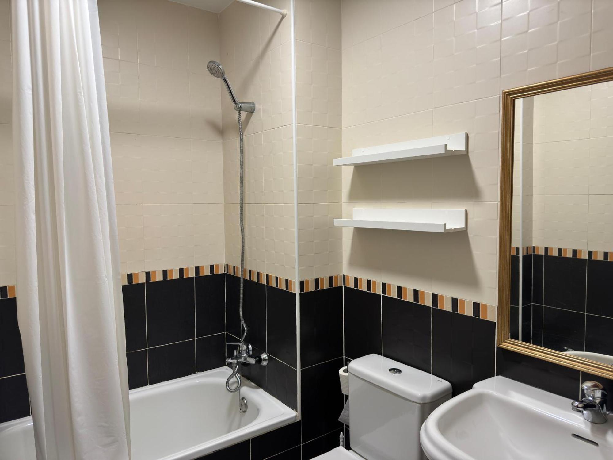 Apartamento Centrico Con Terraza Y Parking Gratuito *