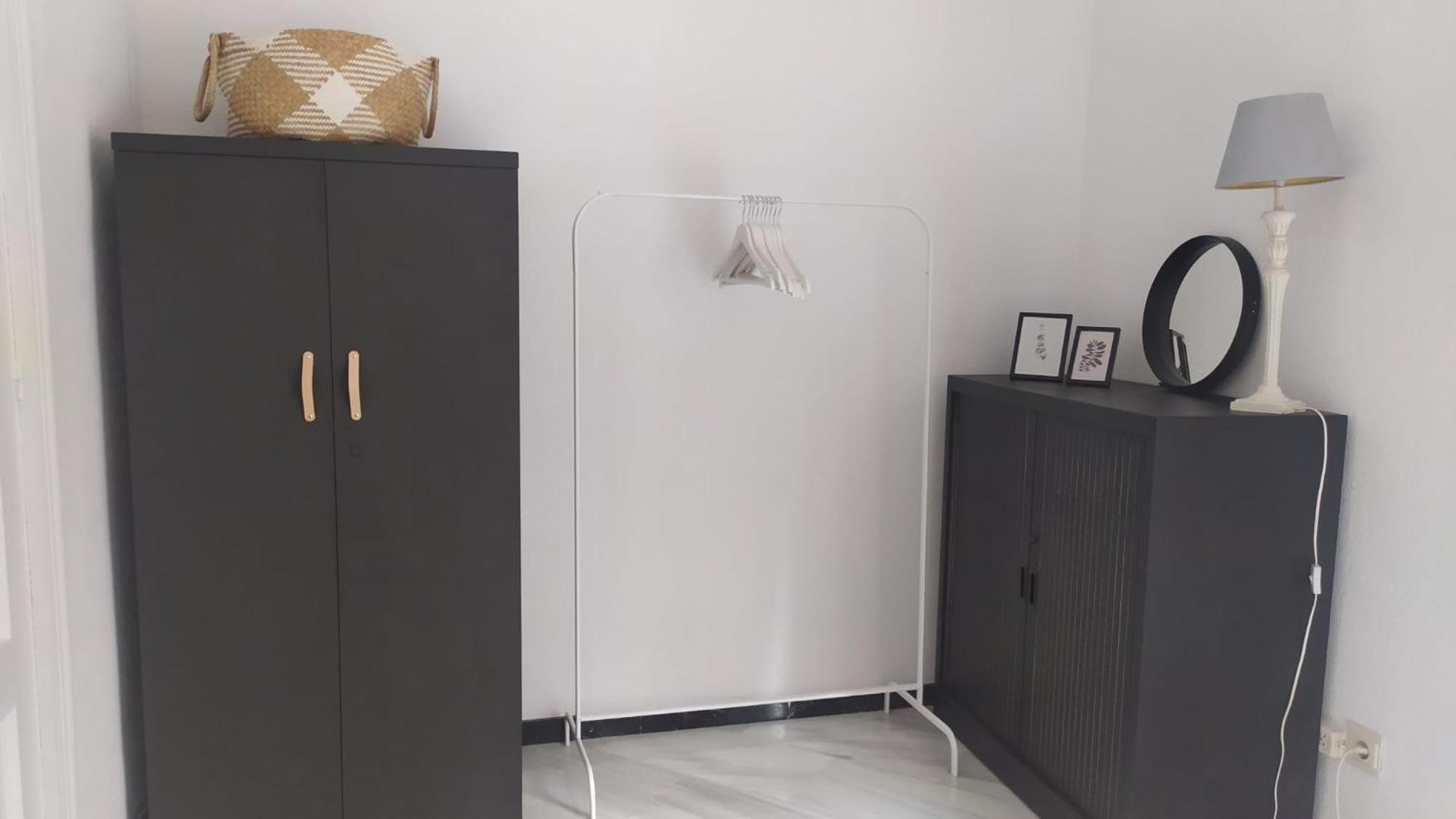 Ziba Only Families Apartment