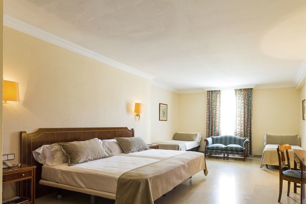 Hotel Ayre 4*