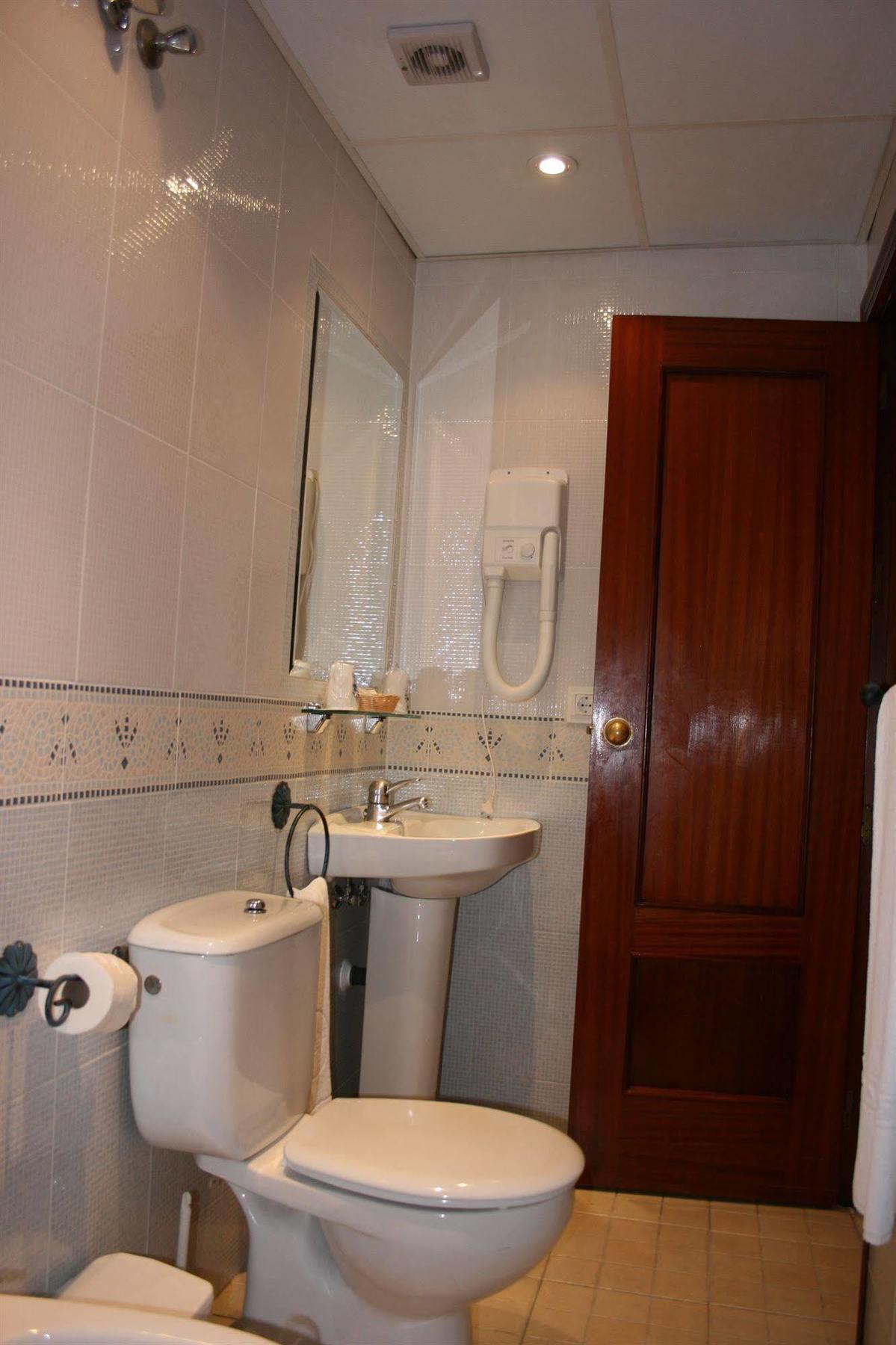 La Fuente Guest house *