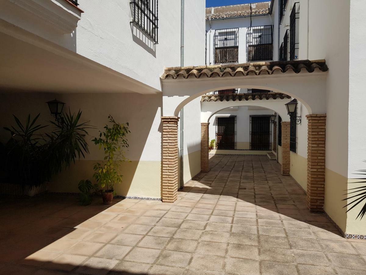 En Patios De San Basilio *