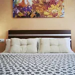Amplio Piso 8 Mts Mezquita - Wifi - A/C - Parking