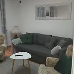 Patio Privado, Parking Gratis Y A Un Paso Del Vial