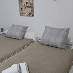 Patio Privado, Parking Gratis Y A Un Paso Del Vial