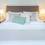 Cordoba Home Center Suites & Free Private Parking