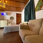 TrassierraRooms D Habitación equipada con cocina y baño en Córdoba