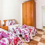 Beautiful Apartment In Cordoba With Kitchenette