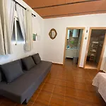 Estudio Con Cocina, Bano Y Piscina De Temporada Compartida, A 8Km De Cordoba, En Plena Sierra, By Trassierrarooms