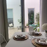 La Casa Nueva, Casa Moderna En Centro Historico