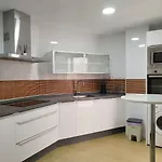 Apartamento En Urbanizacion De Lujo Con Piscina, Gimnasio Y Spa Aparcamiento Gratis En La Zona