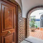 Encanto En La Juderia: Apartamento Con Patio