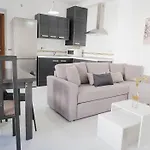 Sunny Holiday Apartment In The Historic Centre- Private Parking
