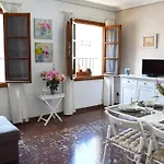 Bonito Apartamento Junto Al Palacio De Viana