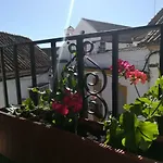 A Escasos Metros De La Mezquita