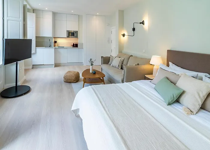 Cordoba Home Center Suites & Free Private Parking