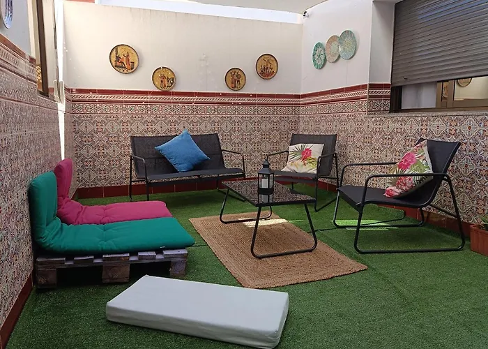 Patio Privado, Parking Gratis Y A Un Paso Del Vial