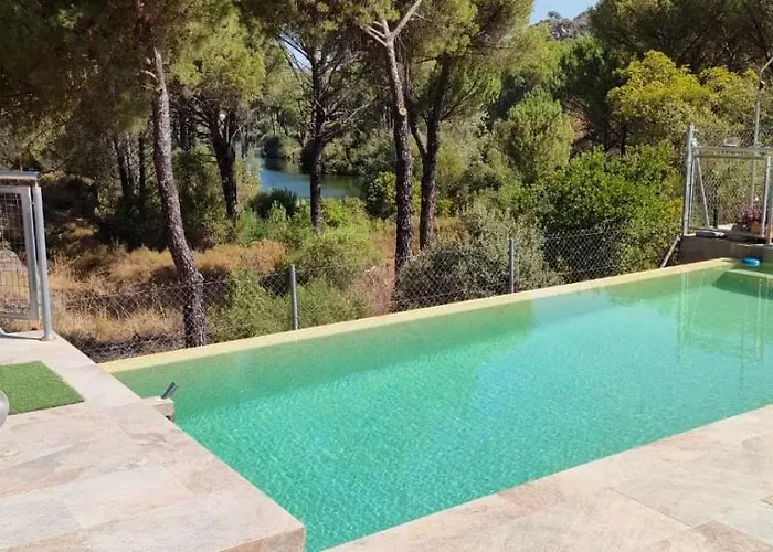 Cabaña De Madera Junto Al Lago Las Jaras
