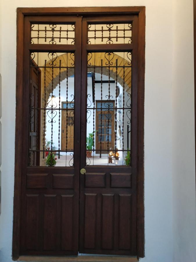 Entre Patios Y Flores *
