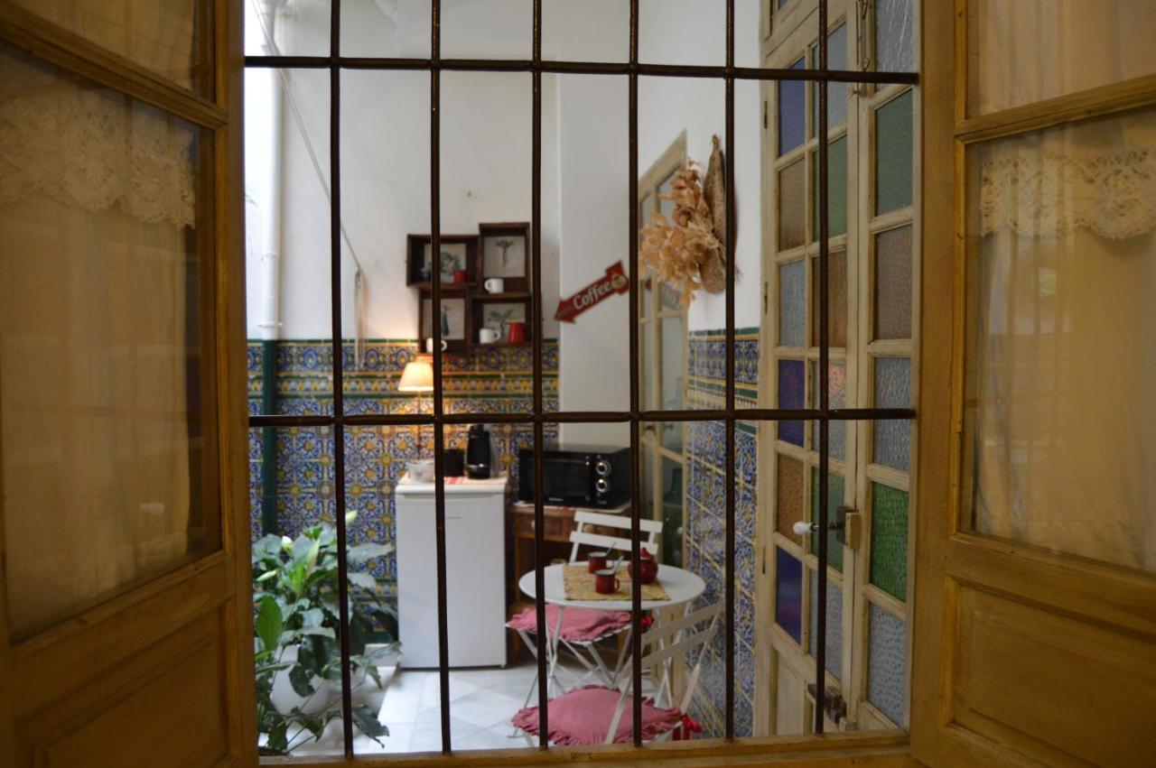 Con Encanto En Casa De Patio *