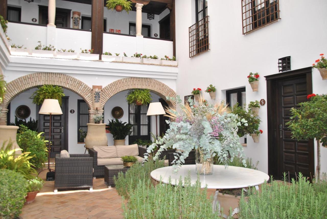 La De Pilar Aparthotel 3*