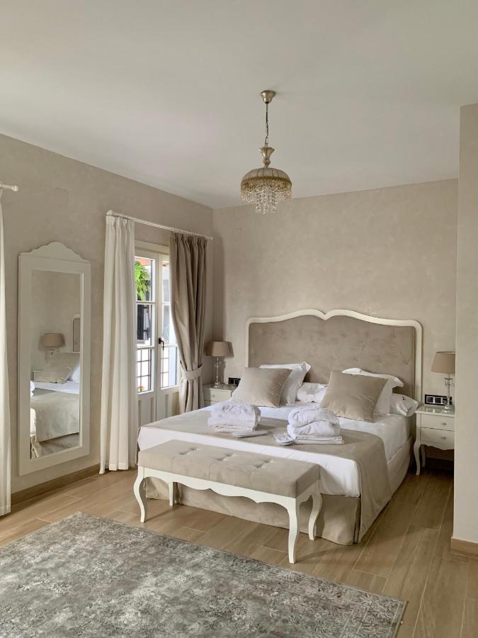 La De Pilar Aparthotel