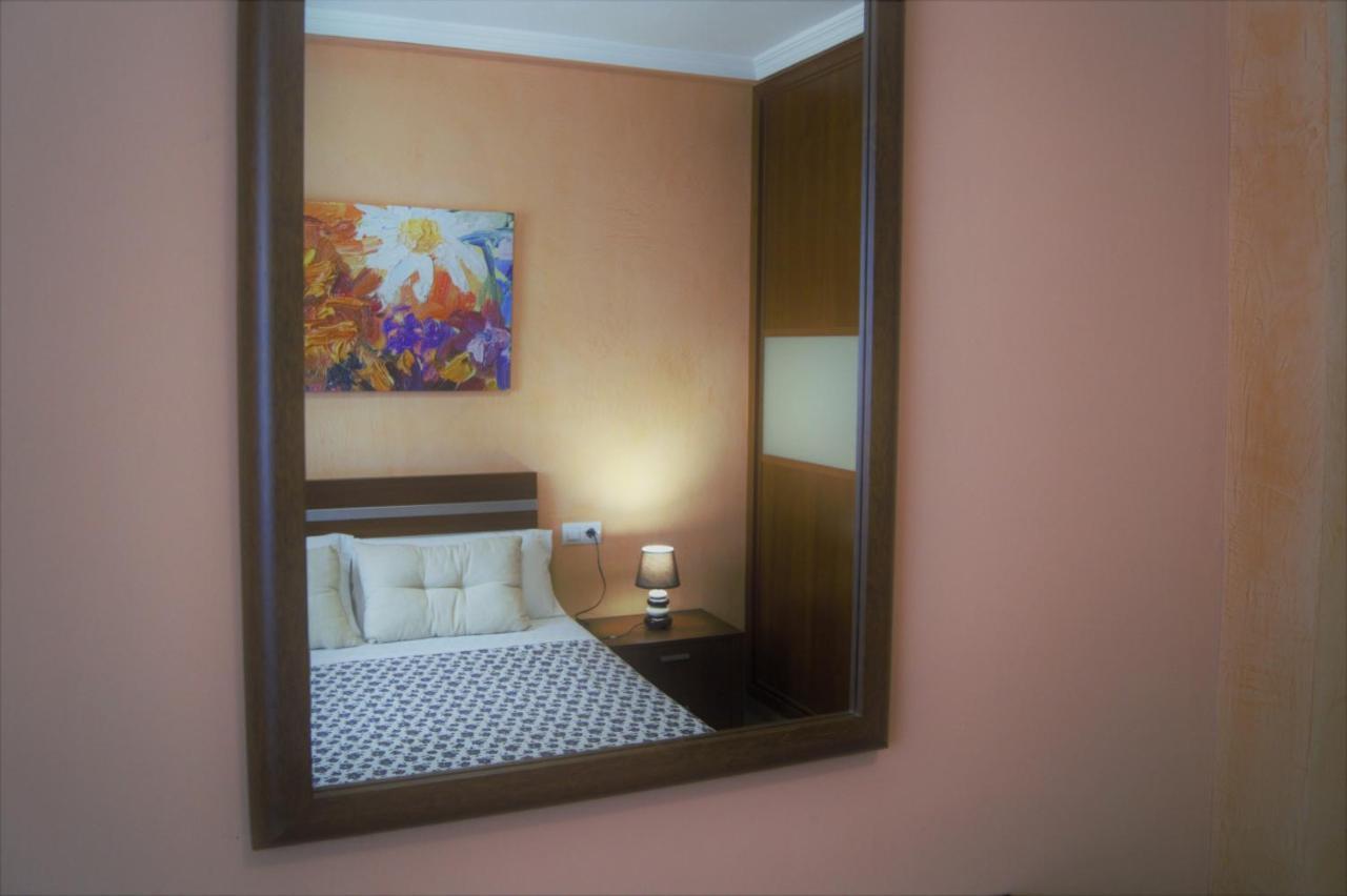 Amplio Piso 8 Mts Mezquita - Wifi - A/C - Parking *