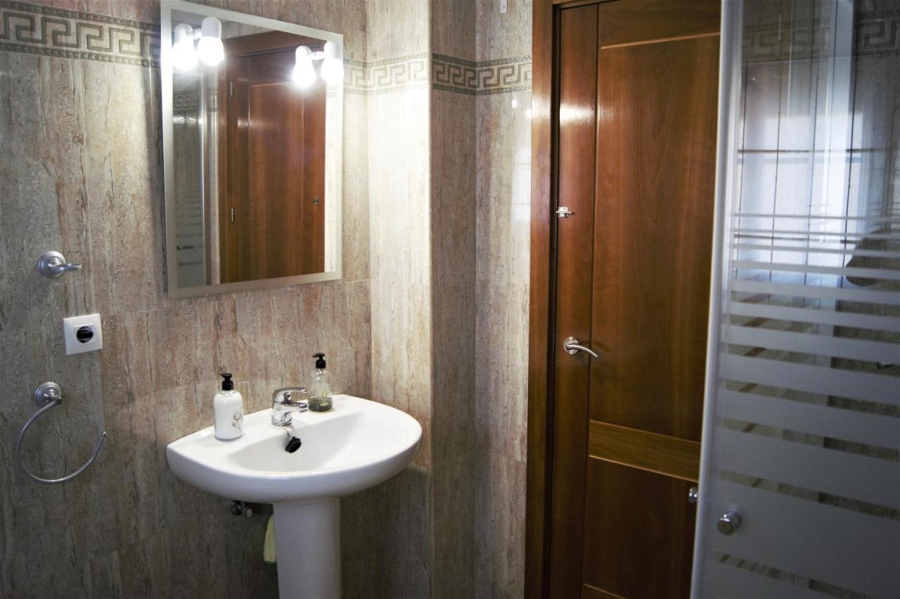 Amplio Piso 8 Mts Mezquita - Wifi - A/C - Parking