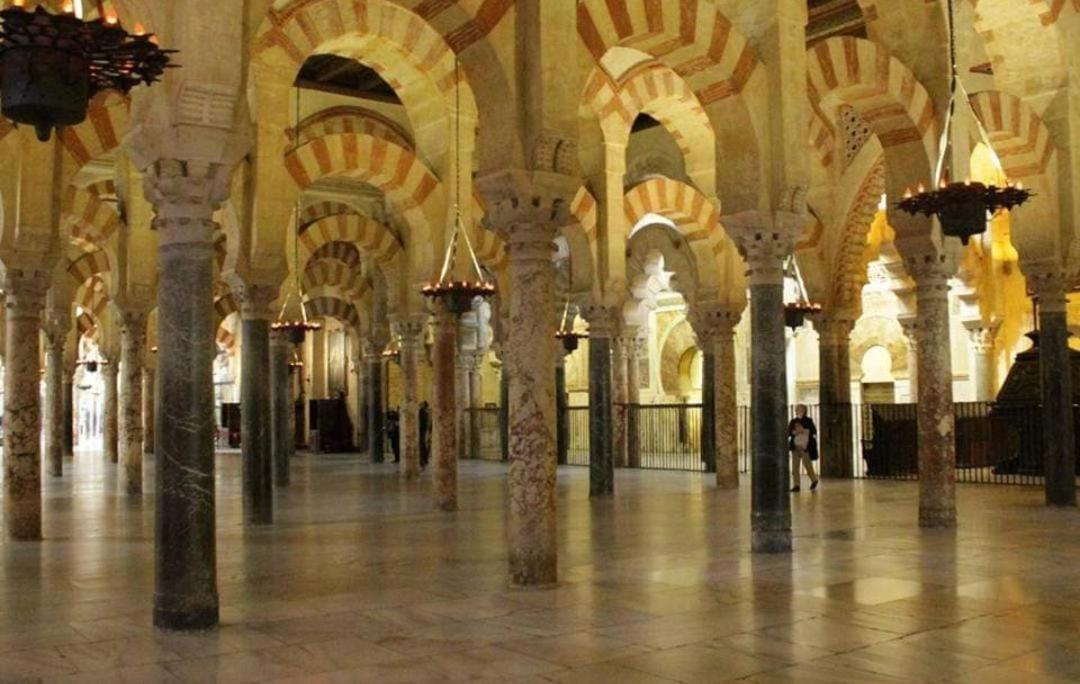 A 20 Metros De La Mezquita Catedral ,apartamentos Turistico Cespedes 5 *