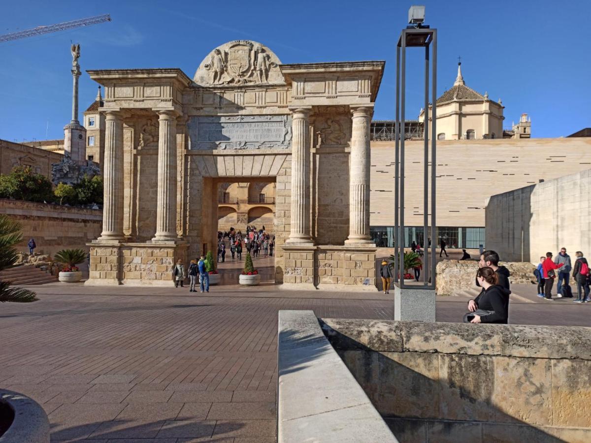 Apartamento Amor, Emoción Y Más, Auténtico Céntrico Climatizado,con Wifi, Cercano A La Catedral Y Estaciones *
