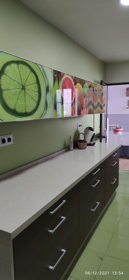 Patio Privado, Parking Gratis Y A Un Paso Del Vial