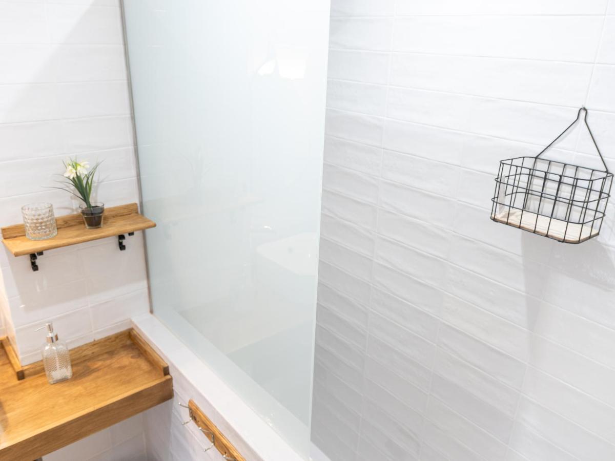 Nayber Gavia - Nuevo Y Centrico En Apartment *