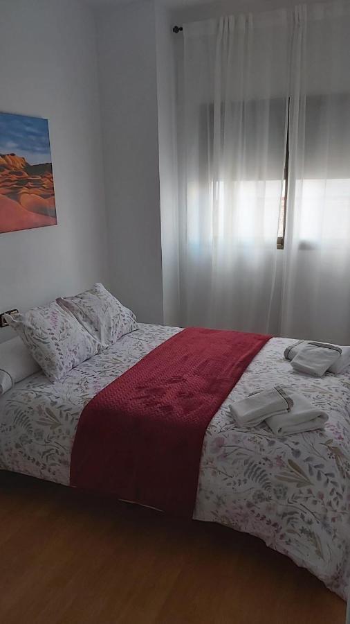 Patio Privado, Parking Gratis Y A Un Paso Del Vial