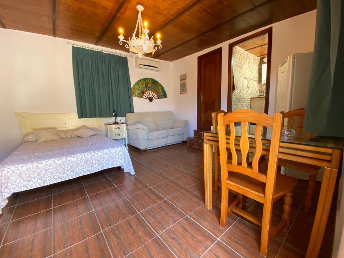 Apartamento Trassierrarooms D Habitación Equipada Con Cocina Y Baño En Córdoba