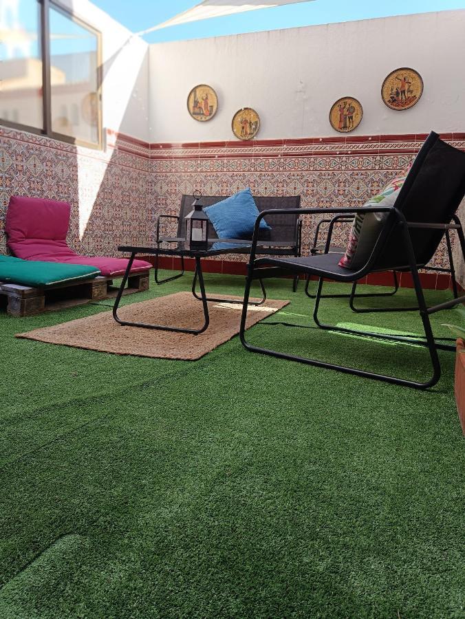 Patio Privado, Parking Gratis Y A Un Paso Del Vial