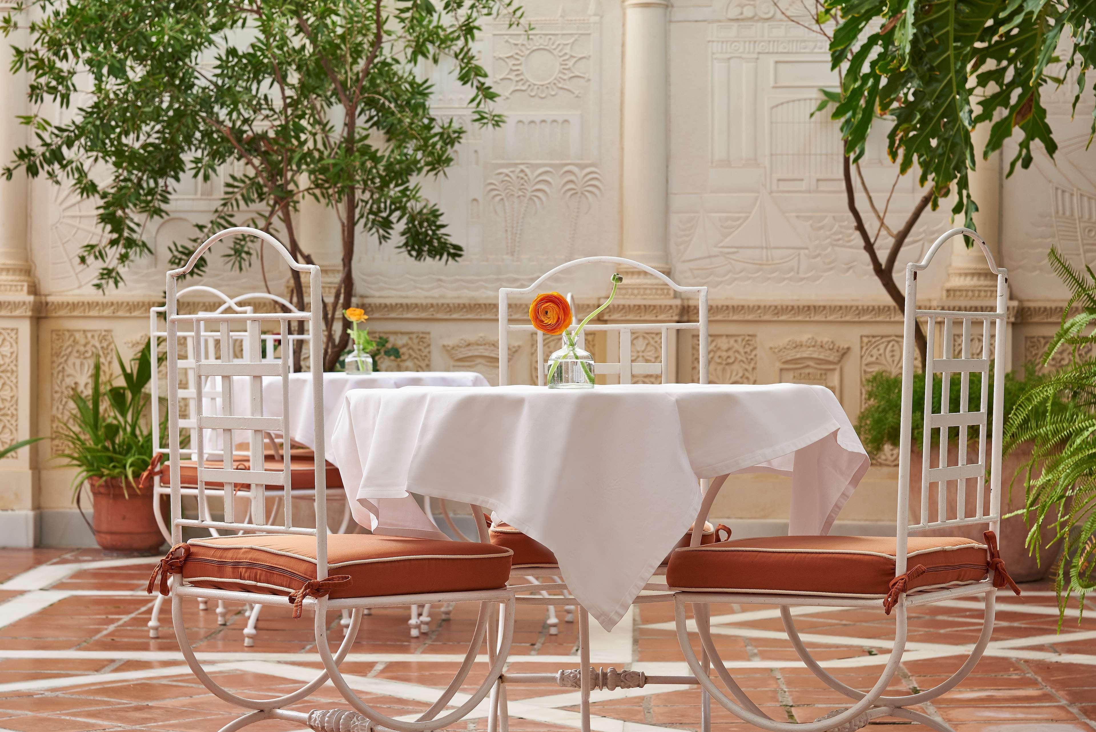 Hotel Nh Califa