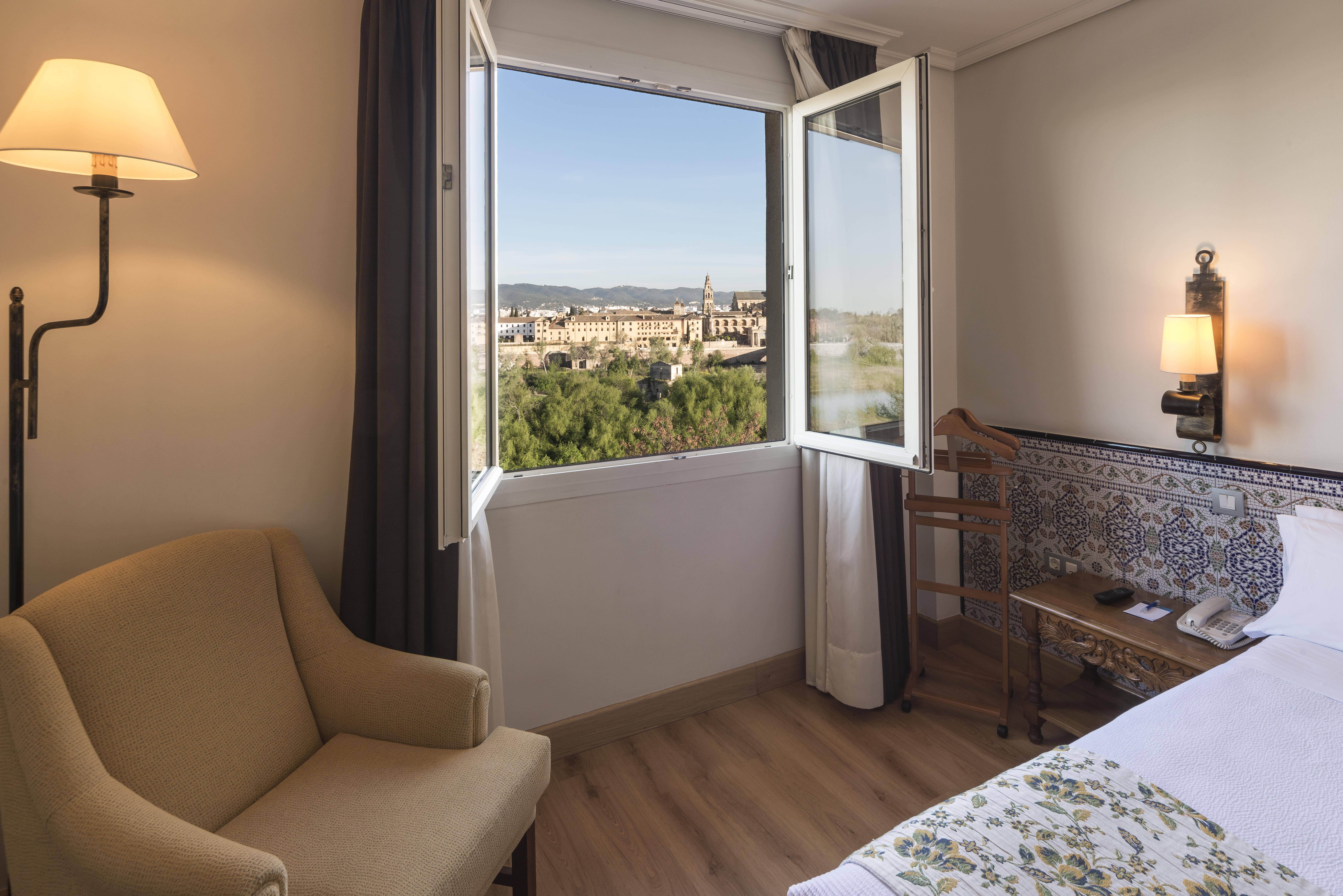 Hesperia 4*