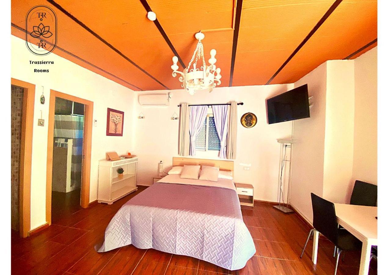 Estudio Con Cocina, Bano Y Piscina De Temporada Compartida, A 8km De Cordoba, En Plena Sierra, By Trassierrarooms *