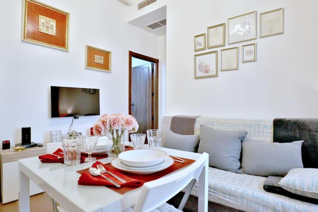 Horno24, Con Patio Andaluz, Tipico De Apartamento *