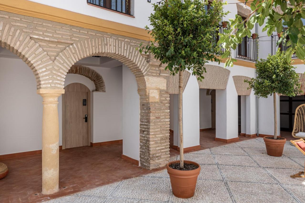 Hostal Líbere Patio Santa Marta
