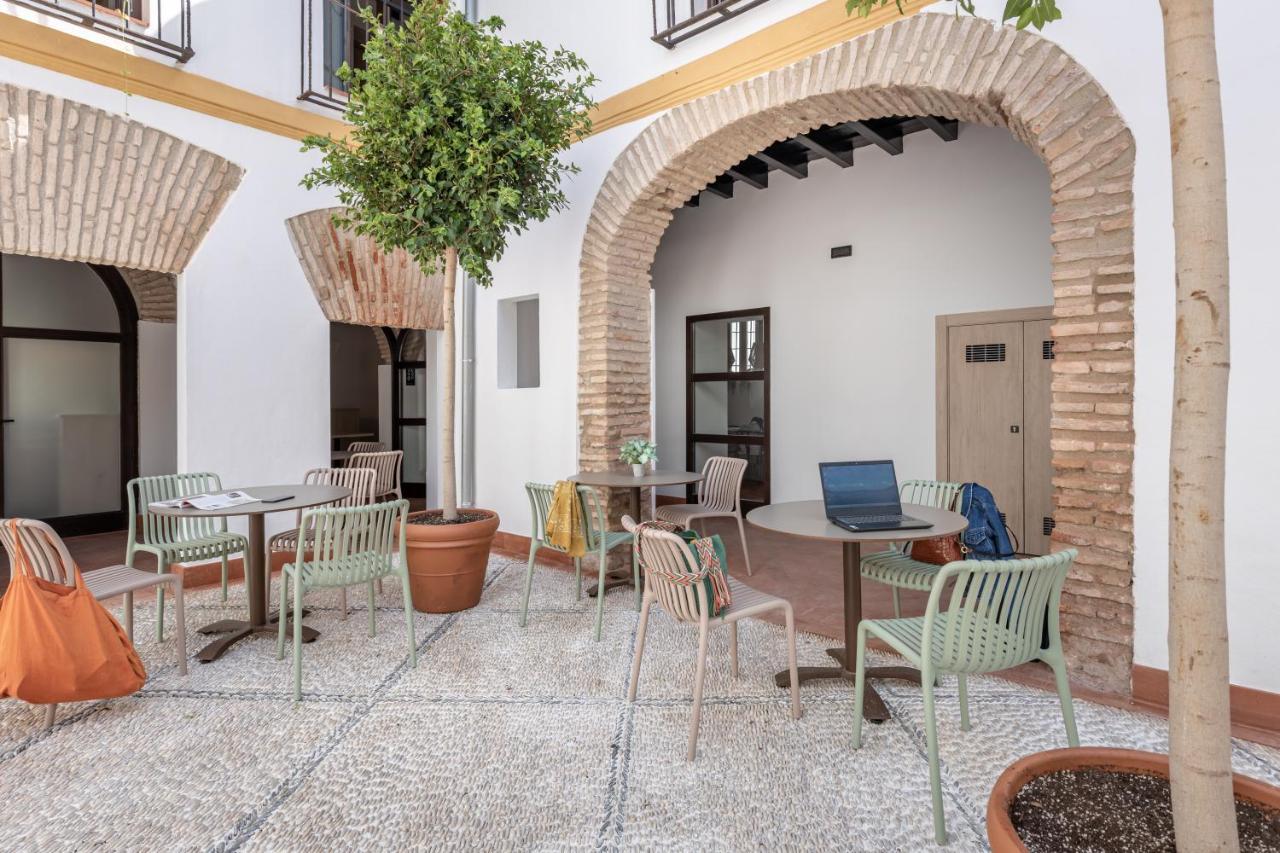 Hostal Líbere Patio Santa Marta