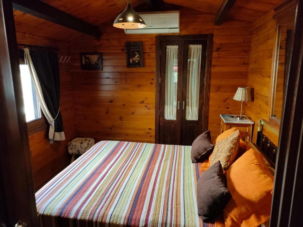 Chalet De Madera Junto Al Jaras