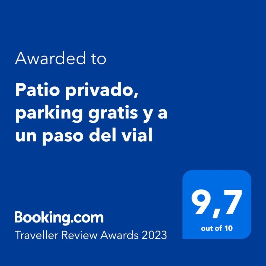 Patio Privado, Parking Gratis Y A Un Paso Del Vial *