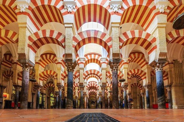 El Patio De Cruz Conde *