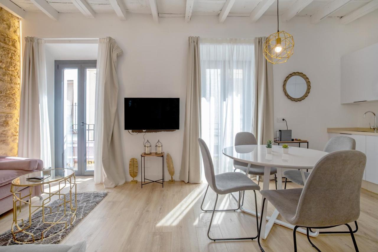 Victoria Apartment *
