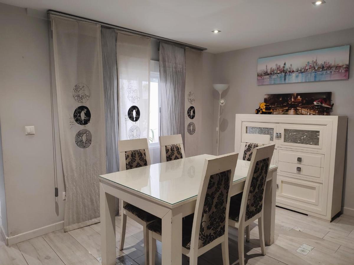 Casa Moriscos Con Parking Holiday home *