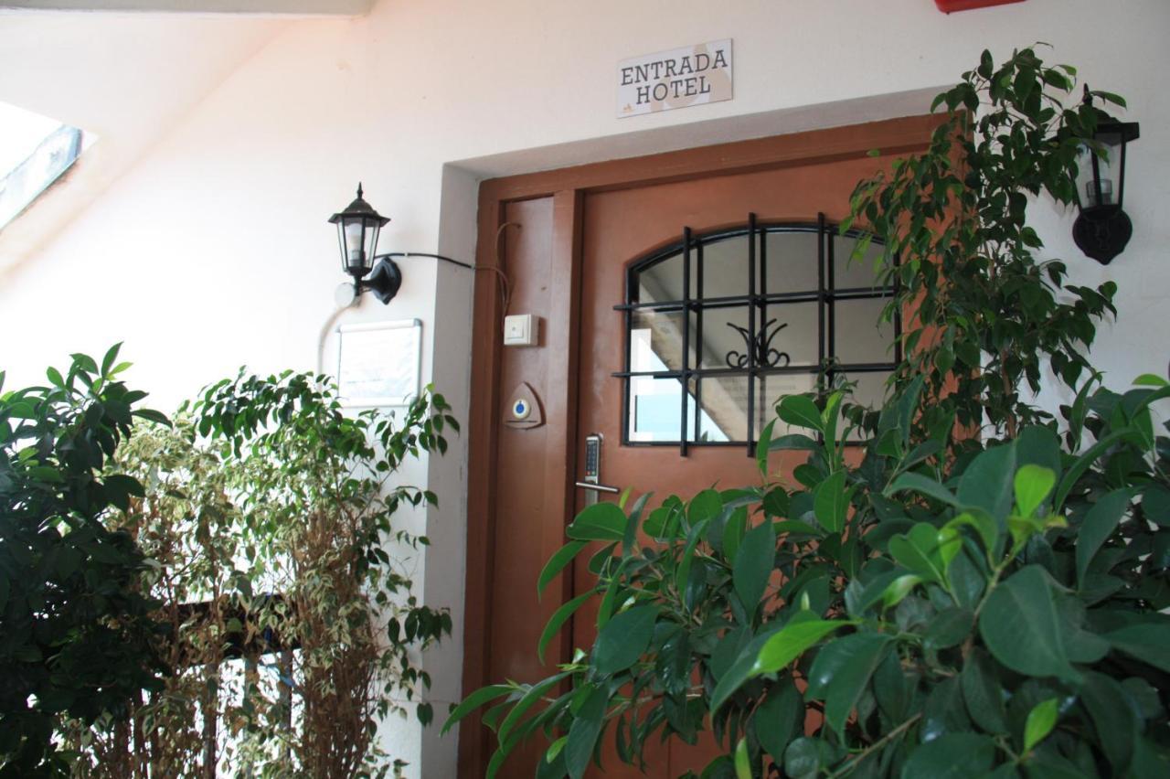 Manjares Hotel